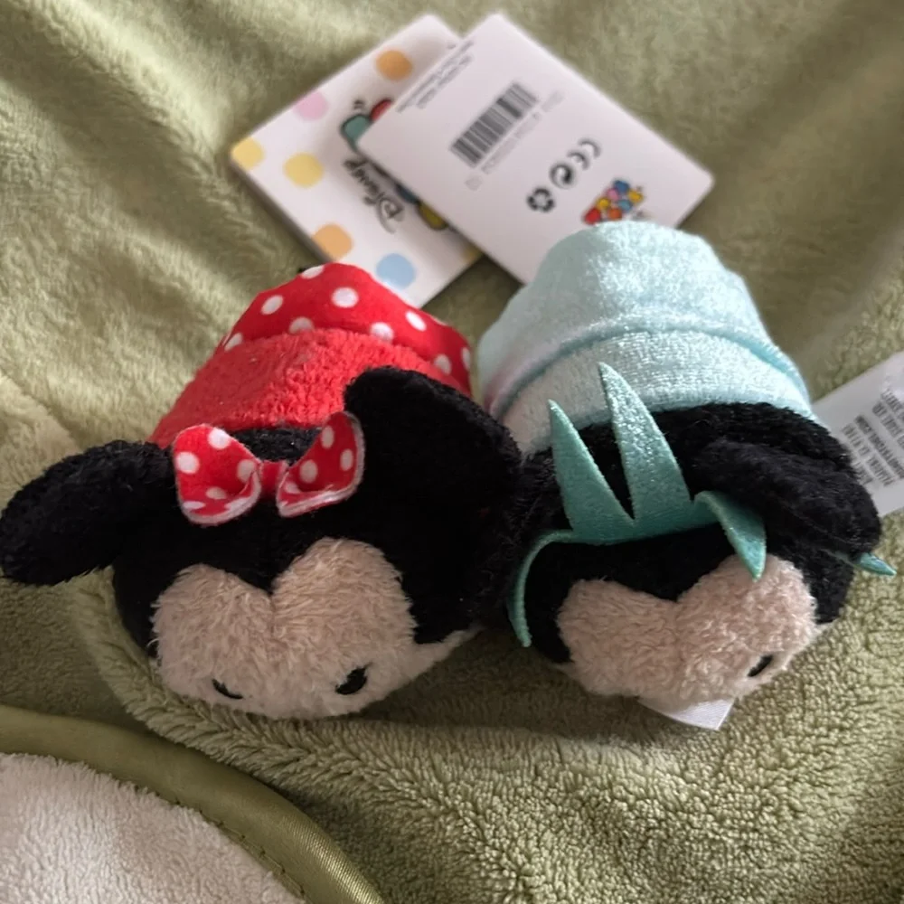 New! 2 tsum tsums! Minnie Mouse. One as herself & one as the Statue of Liberty!